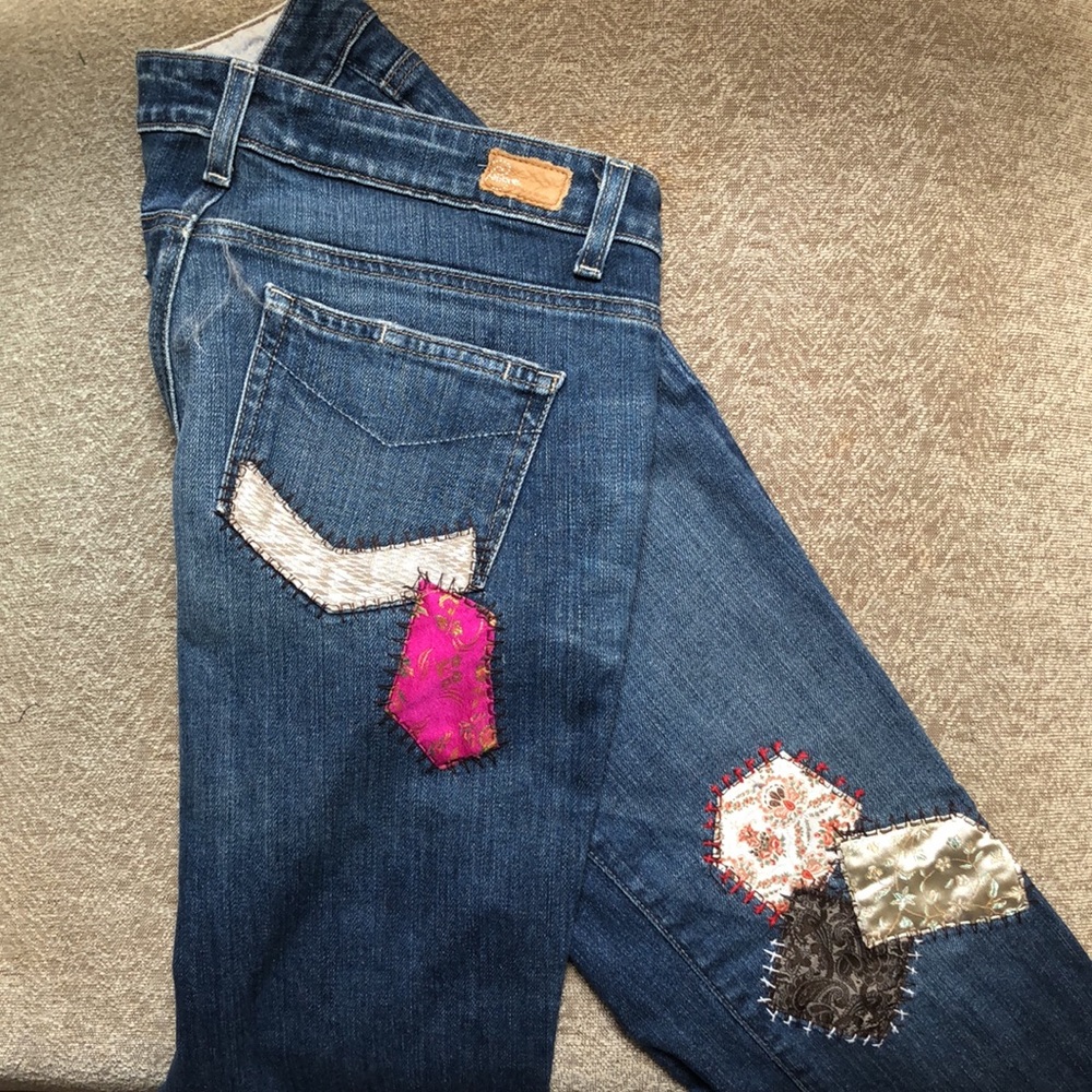 Adorable Paige Demin Jeans w/ Silk Patchwork